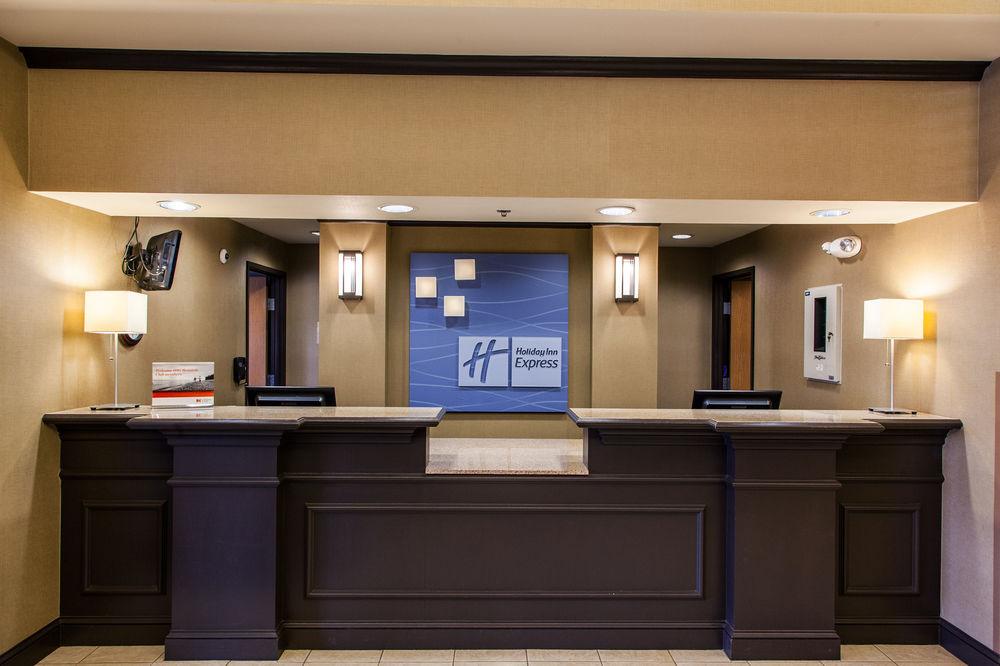 Holiday Inn Express & Suites Yankton By Ihg Exterior photo