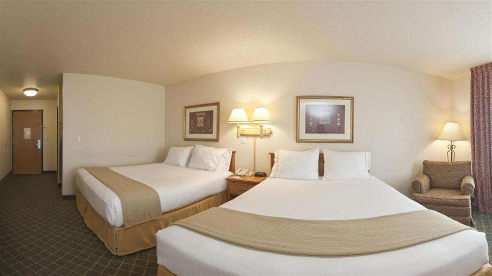 Holiday Inn Express & Suites Yankton By Ihg Exterior photo