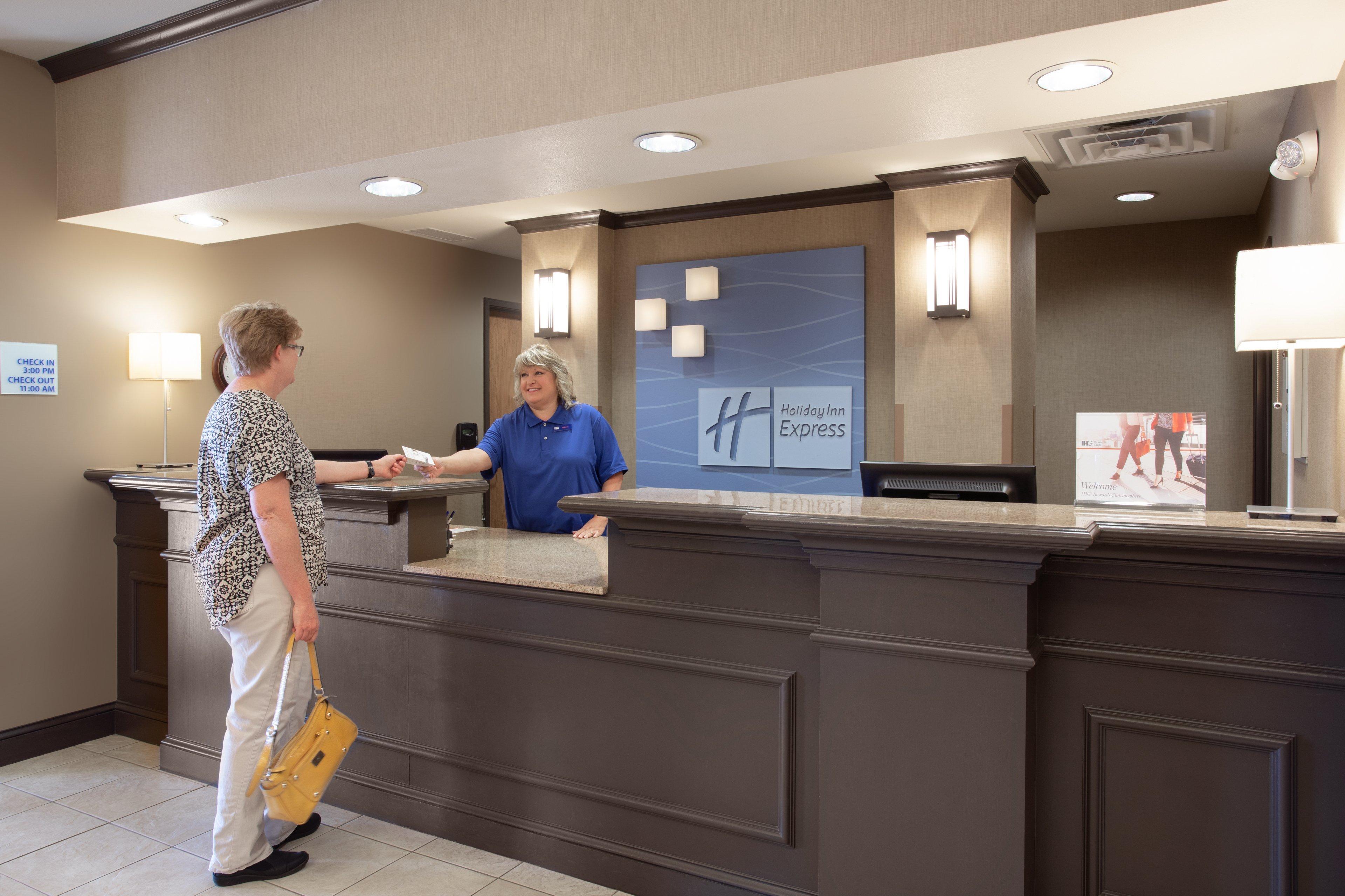 Holiday Inn Express & Suites Yankton By Ihg Exterior photo