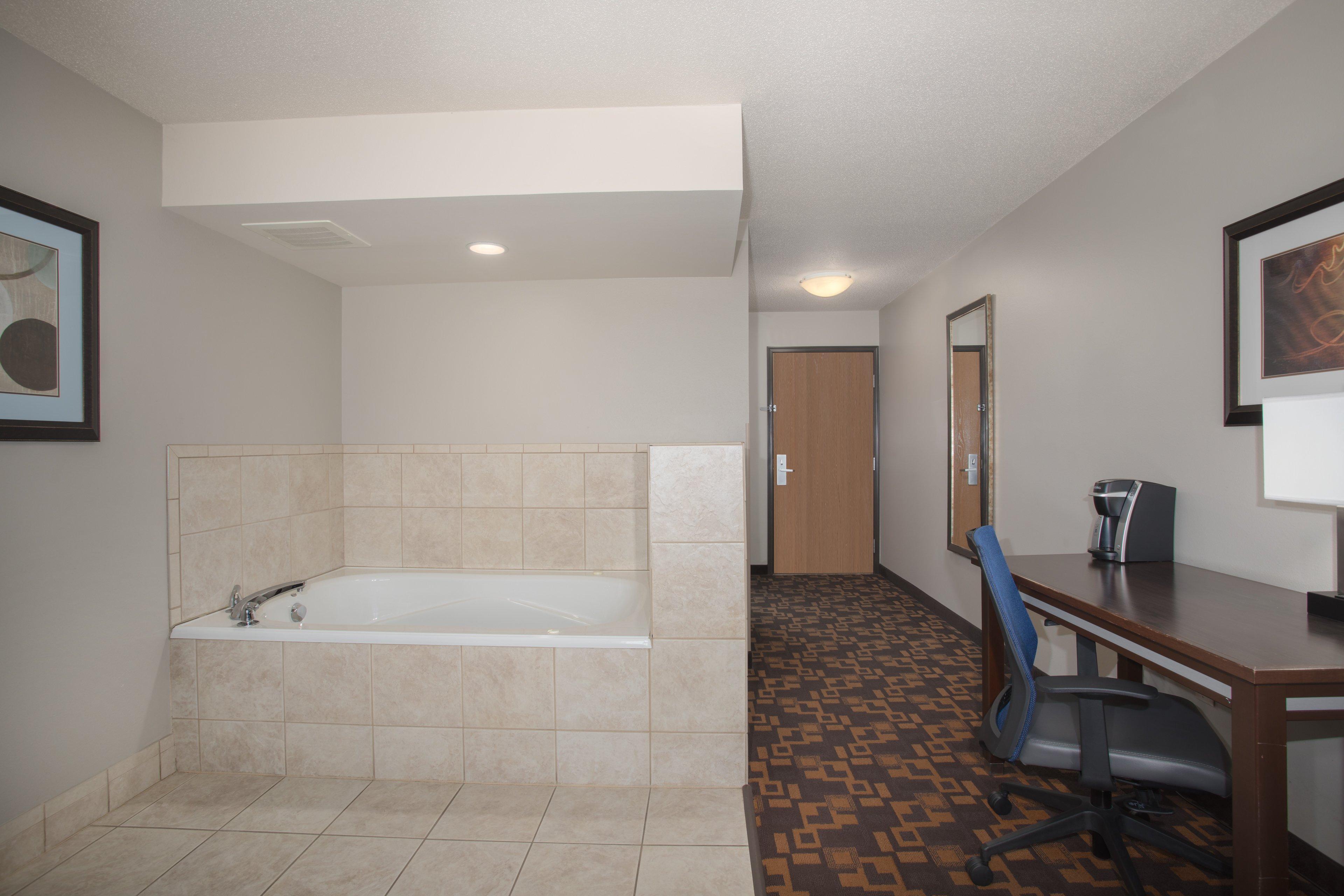 Holiday Inn Express & Suites Yankton By Ihg Exterior photo