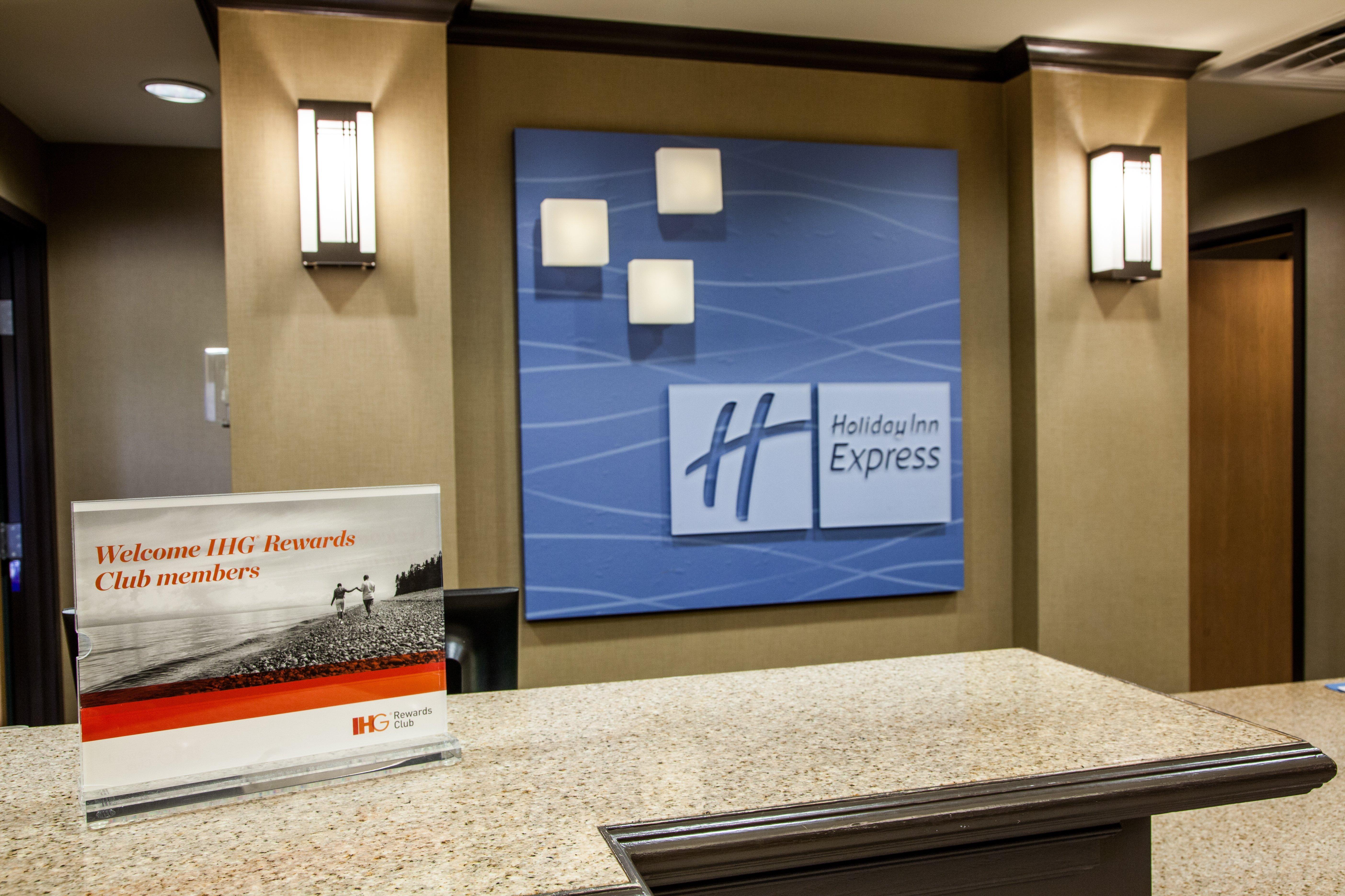 Holiday Inn Express & Suites Yankton By Ihg Exterior photo