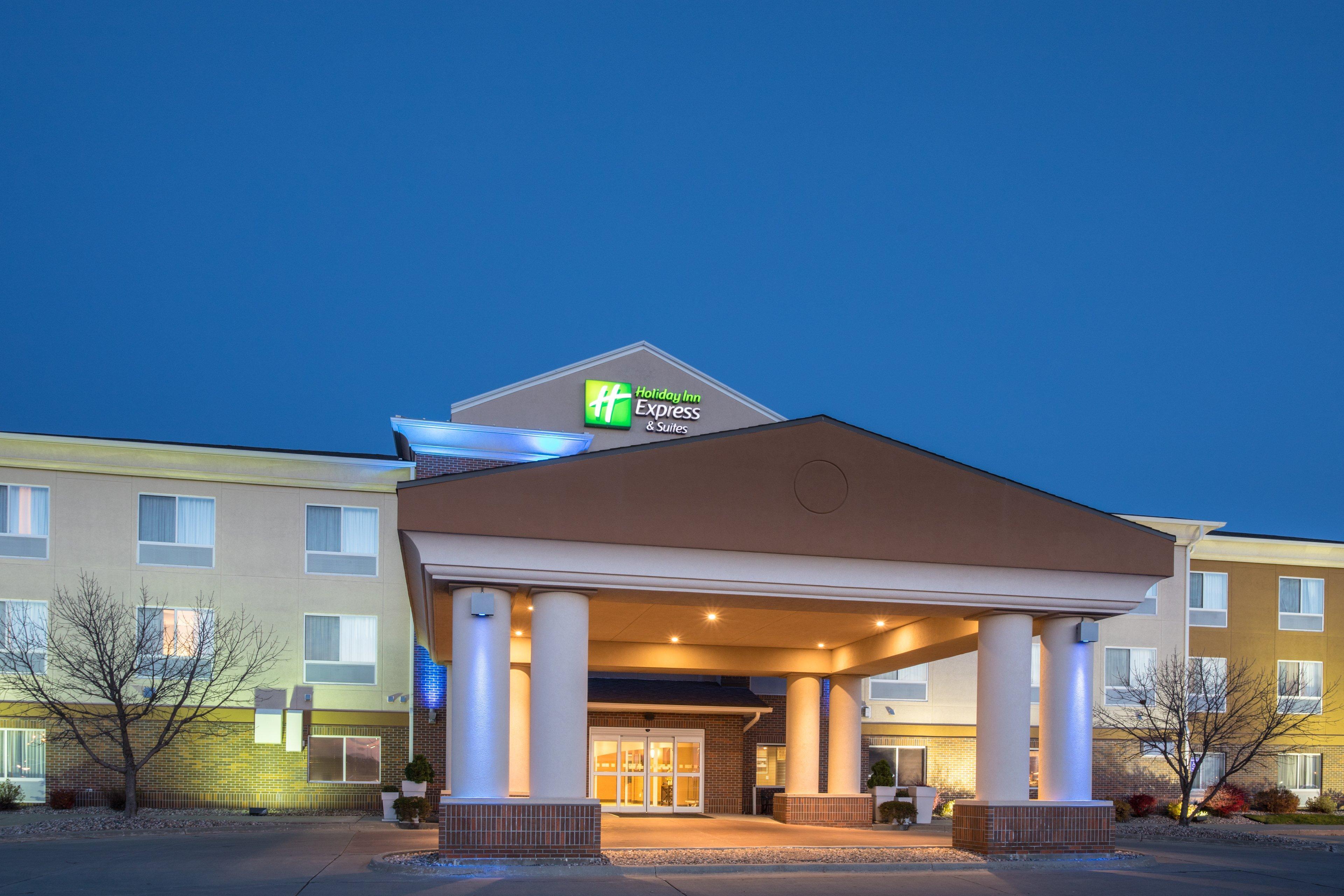 Holiday Inn Express & Suites Yankton By Ihg Exterior photo
