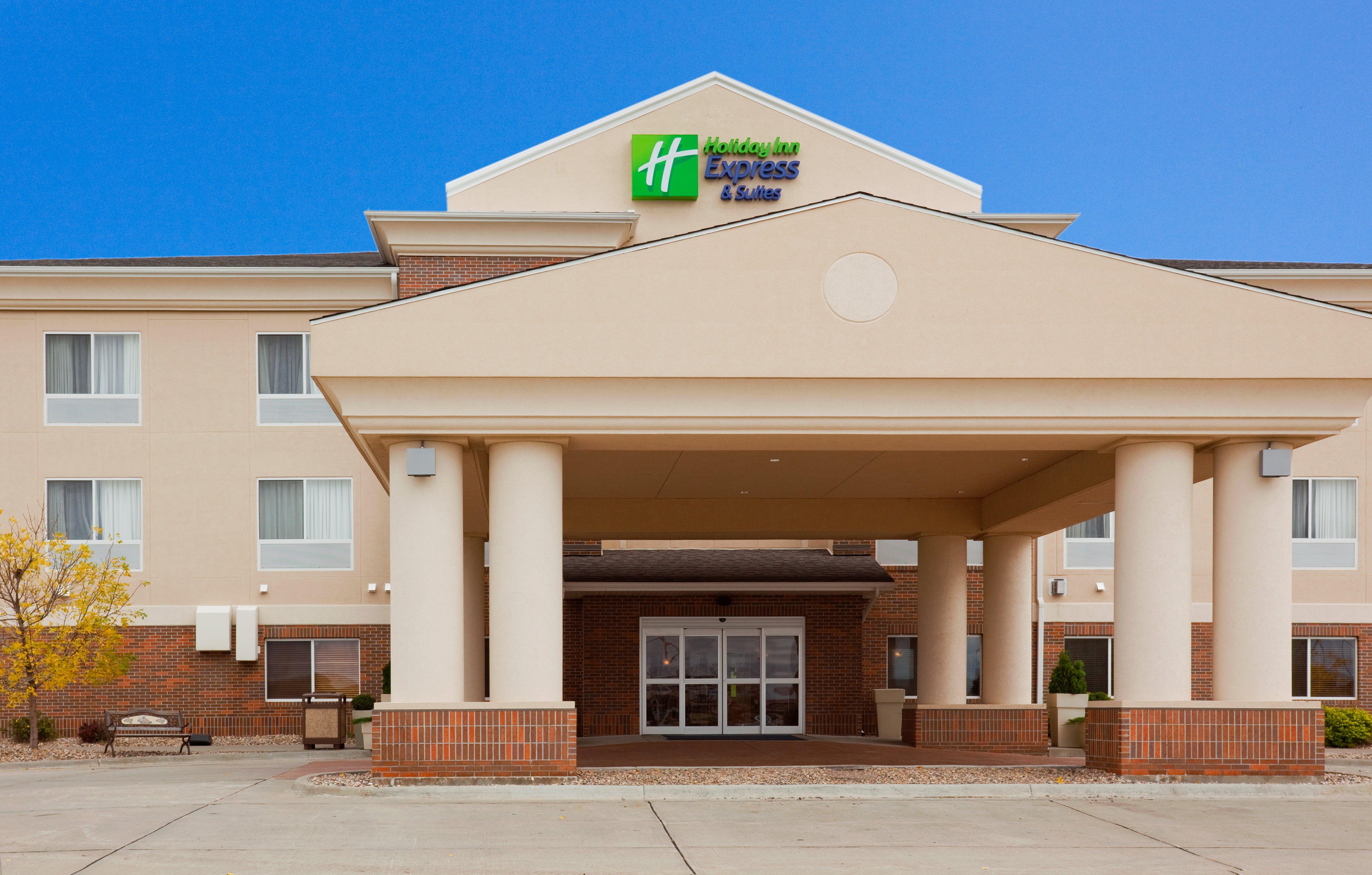 Holiday Inn Express & Suites Yankton By Ihg Exterior photo