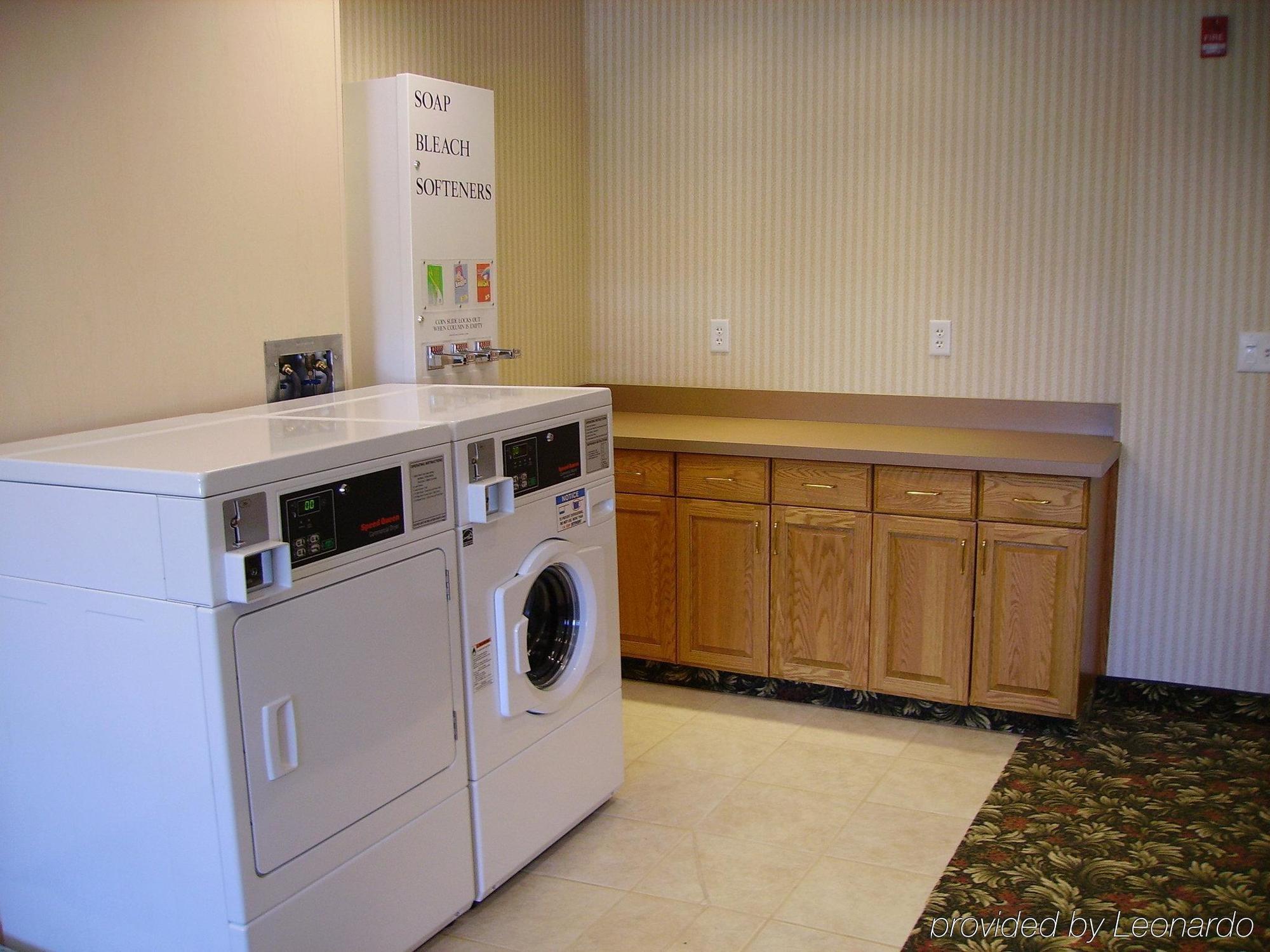Holiday Inn Express & Suites Yankton By Ihg Facilities photo