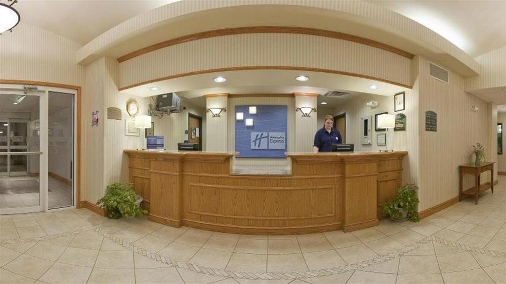 Holiday Inn Express & Suites Yankton By Ihg Exterior photo