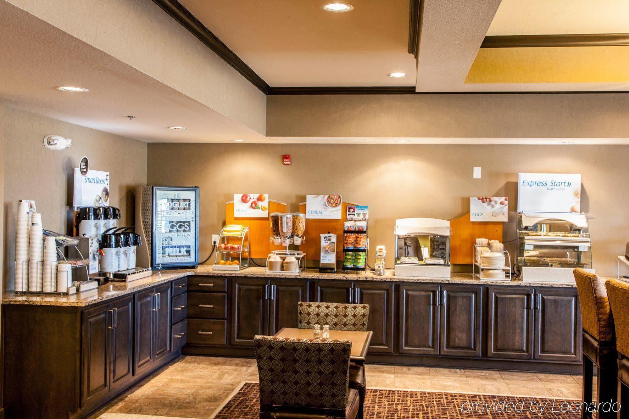 Holiday Inn Express & Suites Yankton By Ihg Exterior photo