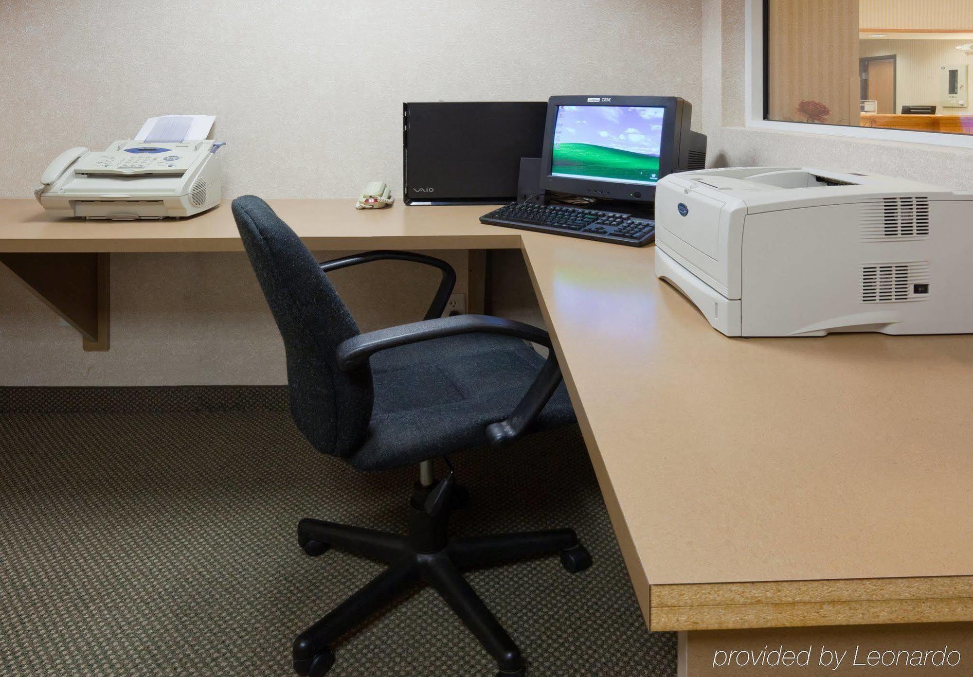 Holiday Inn Express & Suites Yankton By Ihg Facilities photo