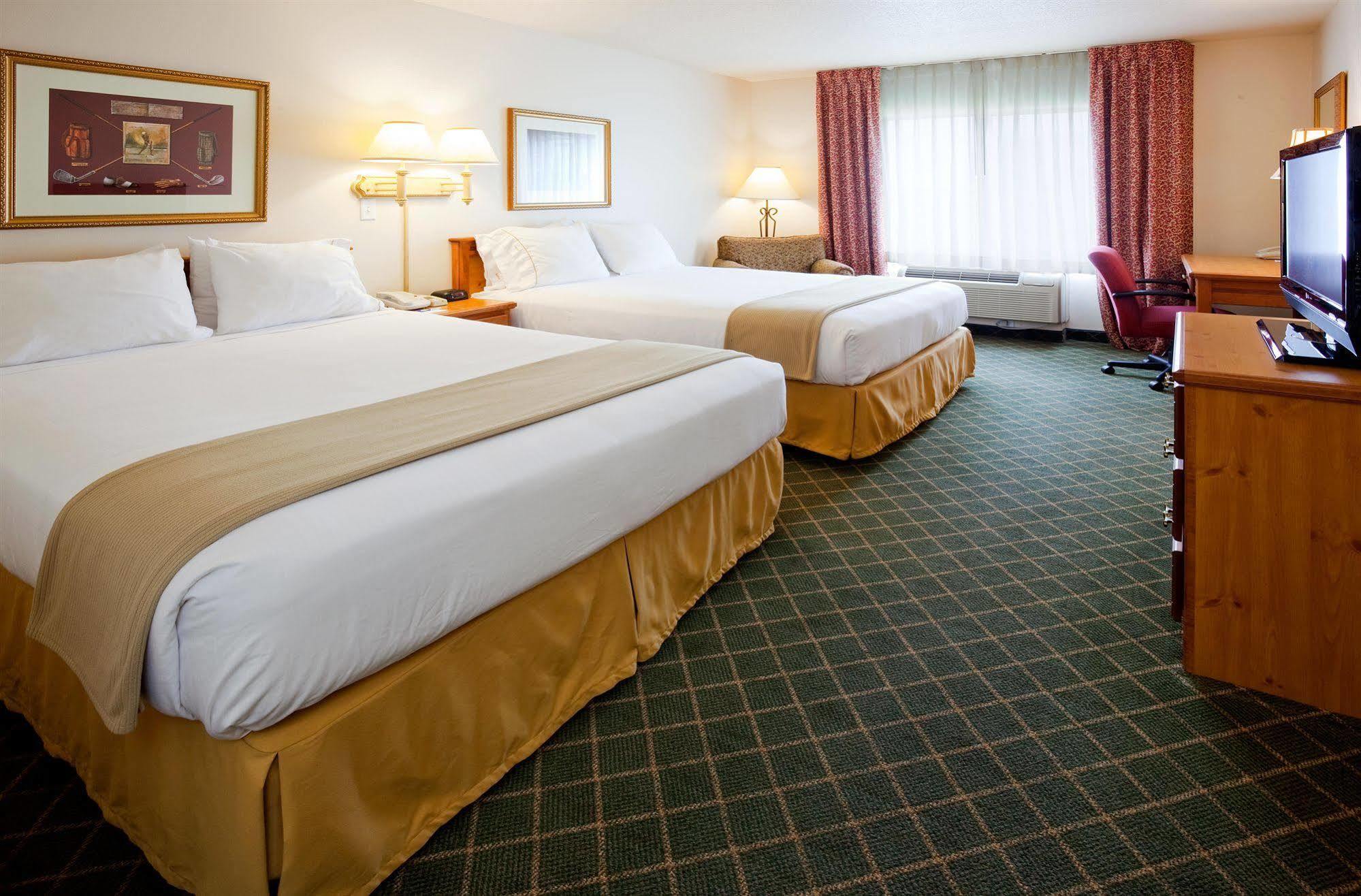 Holiday Inn Express & Suites Yankton By Ihg Room photo