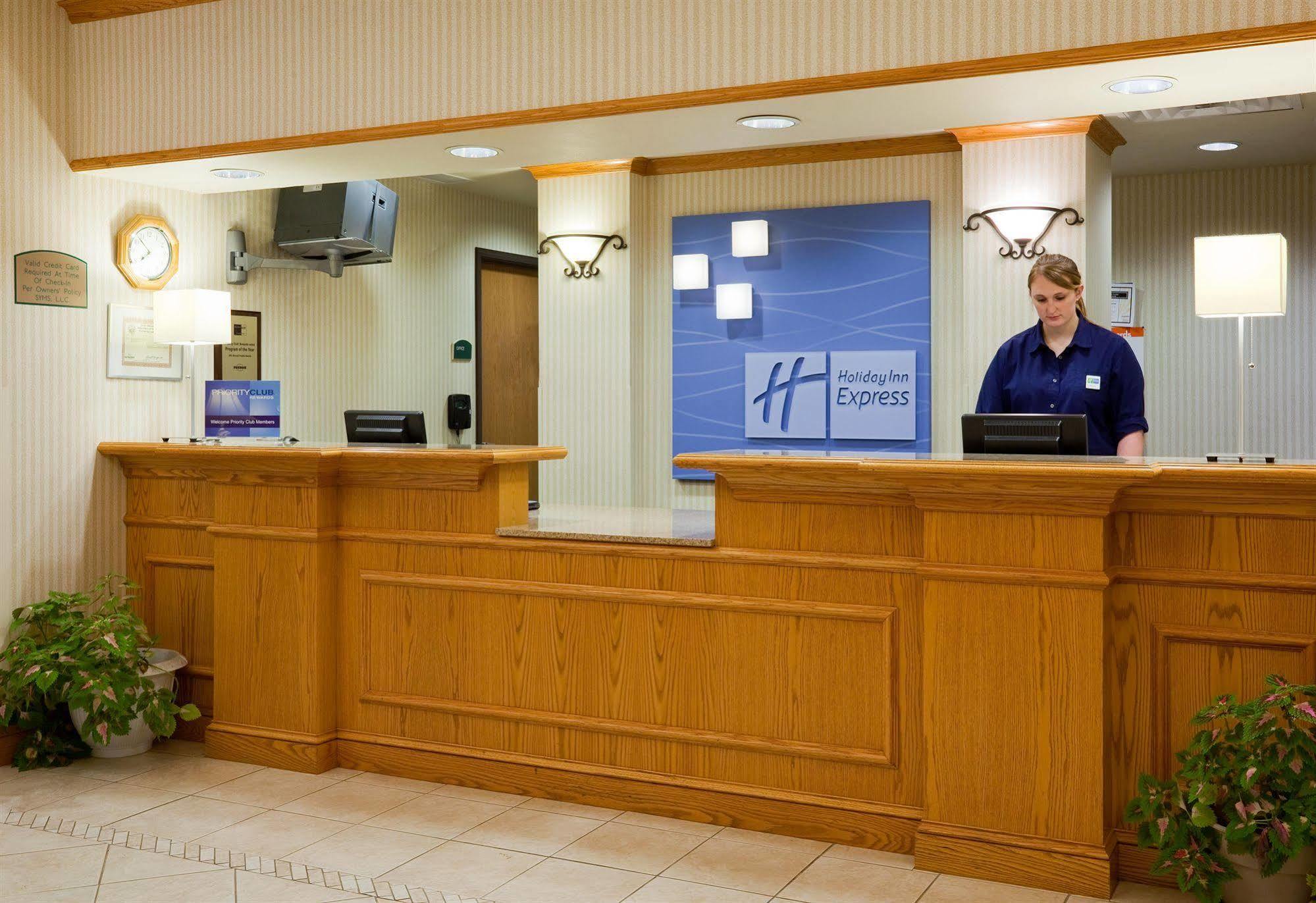 Holiday Inn Express & Suites Yankton By Ihg Interior photo