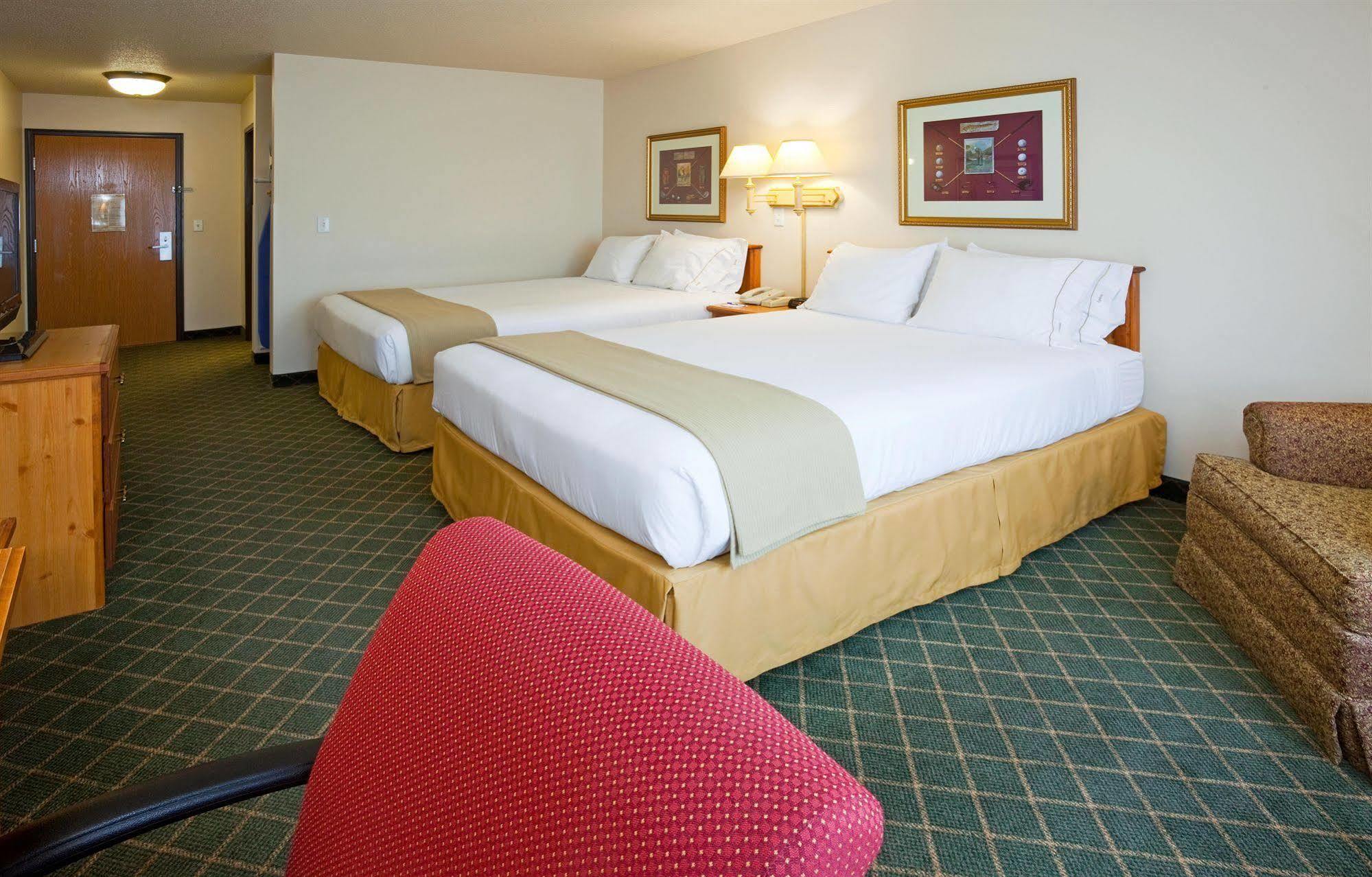 Holiday Inn Express & Suites Yankton By Ihg Room photo